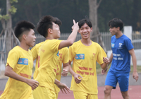 [ẢNH] Loạt trận 13h30 chiều 23-12