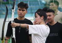 Thanh niên, Công an Thủ đô trổ tài bắn cung, kéo co...