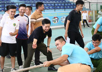 Thanh niên, Công an Thủ đô trổ tài bắn cung, kéo co...