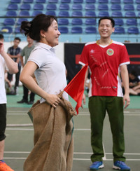 Thanh niên, Công an Thủ đô trổ tài bắn cung, kéo co...