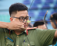 Thanh niên, Công an Thủ đô trổ tài bắn cung, kéo co...