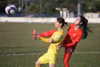 'Chiến binh' Thuỳ Trang vừa rời sân futsal đã 'quẩy' tưng bừng sân 11