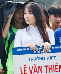 Nữ sinh Hà Nội khoe sắc trong ngày hội bóng đá học sinh An ninh Thủ đô