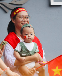 Sắc màu Tổ quốc nhuộm thắm bước quân hành