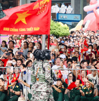 Sắc màu Tổ quốc nhuộm thắm bước quân hành