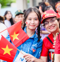 Sắc màu Tổ quốc nhuộm thắm bước quân hành