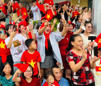 Sắc màu Tổ quốc nhuộm thắm bước quân hành