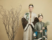 NTK Vũ Việt Hà dùng tơ sen may áo dài làm quà tặng Hà Nội nhân dịp tròn 1010 năm tuổi