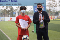 [ẢNH] Khoảnh khắc THPT Hoàng Mai nâng cao cúp vô địch