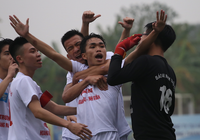 [ẢNH] Ngược chiều cảm xúc ở chung kết bóng đá học sinh THPT Hà Nội 2020