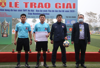 [ẢNH] Khoảnh khắc THPT Hoàng Mai nâng cao cúp vô địch