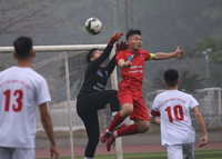 [ẢNH] Khoảnh khắc THPT Hoàng Mai nâng cao cúp vô địch