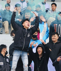 Bùng nổ cảm xúc vòng tứ kết