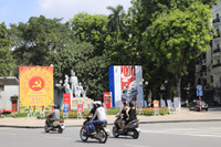 Rực rỡ cờ hoa chào mừng Đại hội lần thứ XVII Đảng bộ TP Hà Nội