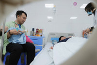 Khoa Nhi bệnh viện lớn ở Hà Nội chật kín bệnh nhi mắc sởi