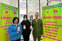 Công an Hà Nội giúp người dân đăng ký định danh điện tử