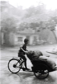 Những bức ảnh đen trắng quý giá về Hà Nội của nghệ sĩ nhiếp ảnh Lê Vượng