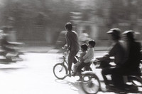 Những bức ảnh đen trắng quý giá về Hà Nội của nghệ sĩ nhiếp ảnh Lê Vượng