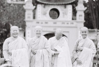 Những bức ảnh đen trắng quý giá về Hà Nội của nghệ sĩ nhiếp ảnh Lê Vượng