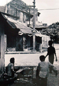 Những bức ảnh đen trắng quý giá về Hà Nội của nghệ sĩ nhiếp ảnh Lê Vượng