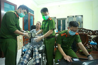 Cấp căn cước công dân gắn chíp: Vượt mọi khó khăn để phục vụ nhân dân