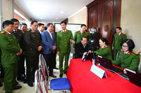 Cấp căn cước công dân gắn chíp: Vượt mọi khó khăn để phục vụ nhân dân