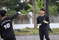 Cầu thủ 1m93 gây chú ý tại giải bóng đá học sinh