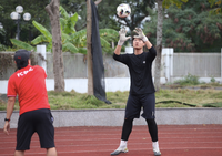 Cầu thủ 1m93 gây chú ý tại giải bóng đá học sinh