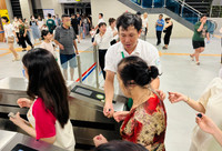 Cả ngàn người xếp hàng chờ trải nghiệm metro Nhổn - Ga Hà Nội trong tiết trời oi nóng đỉnh điểm