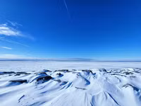 Cảnh sắc kỳ vĩ của những hồ nước đóng băng trên thế giới