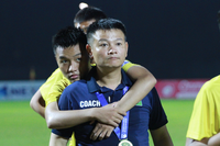 Văn Quyến đứng ngồi không yên trong chiến thắng nghẹt thở của U17 SLNA