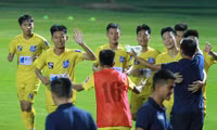 U17 SLNA phấn khích với chức vô địch sau 8 năm chờ đợi