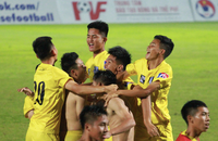 U17 SLNA phấn khích với chức vô địch sau 8 năm chờ đợi