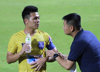 Văn Quyến đứng ngồi không yên trong chiến thắng nghẹt thở của U17 SLNA