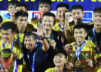 Văn Quyến đứng ngồi không yên trong chiến thắng nghẹt thở của U17 SLNA