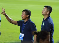 Văn Quyến đứng ngồi không yên trong chiến thắng nghẹt thở của U17 SLNA