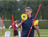 HLV Troussier siết kỷ luật, đặt yêu cầu cao với U23 Việt Nam