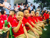 Muôn vàn cảm xúc của trẻ nhỏ trong ngày khai giảng năm học mới