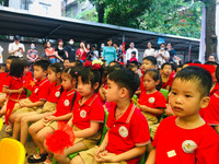 Muôn vàn cảm xúc của trẻ nhỏ trong ngày khai giảng năm học mới