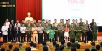 Đấu giá chiếc áo có chữ ký tất cả thành viên đội tuyển Việt Nam
