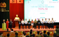Đấu giá chiếc áo có chữ ký tất cả thành viên đội tuyển Việt Nam