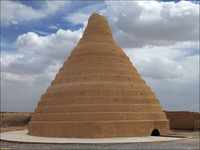 Kỳ lạ “tủ lạnh” ngàn năm tuổi làm từ bùn, để sản xuất đá giữa sa mạc Ba Tư