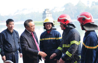 Hình ảnh toàn cảnh sẵn sàng đảm bảo an toàn phòng cháy tại trận địa bắn pháo hoa thời khắc giao thừa