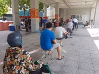 Hà Nội: Xếp hàng, đội nắng chờ mua bánh trung thu nổi tiếng