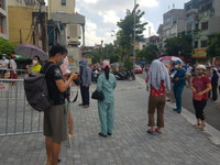 Hà Nội: Xếp hàng, đội nắng chờ mua bánh trung thu nổi tiếng