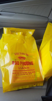 Hà Nội: Xếp hàng, đội nắng chờ mua bánh trung thu nổi tiếng