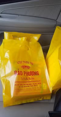 Hà Nội: Xếp hàng, đội nắng chờ mua bánh trung thu nổi tiếng