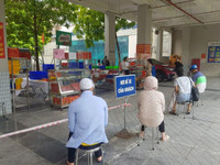 Hà Nội: Xếp hàng, đội nắng chờ mua bánh trung thu nổi tiếng