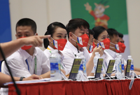 Hi hữu: Võ sỹ Malaysia để tuột lưỡi đao khi biểu diễn