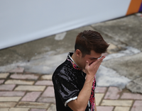 Hi hữu: Võ sỹ Malaysia để tuột lưỡi đao khi biểu diễn